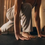 Vinyasa yoga : souffle et flow, posture chien tête en bas